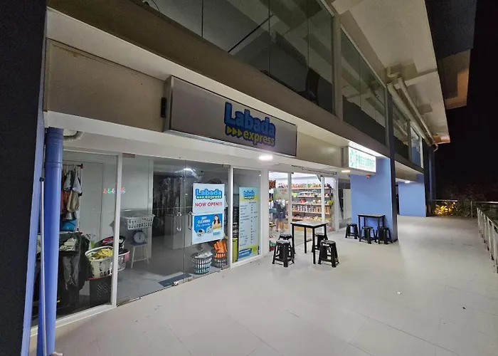 Aparthotel Elegant With Balcony Unit 625 - 6th Floor - Near Ateneo De Cebu - High Speed Internet - Northwoods Place Mandaue City
