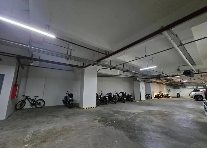 Elegant With Balcony Unit 625 - 6th Floor - Near Ateneo De Cebu - High Speed Internet - Northwoods Place