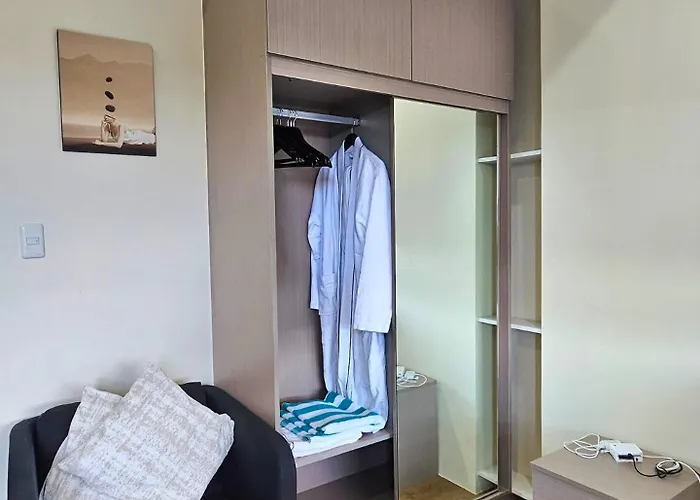 Aparthotel Elegant With Balcony Unit 625 - 6th Floor - Near Ateneo De Cebu - High Speed Internet - Northwoods Place Mandaue City