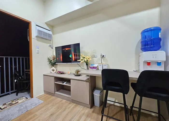 Elegant With Balcony Unit 625 - 6th Floor - Near Ateneo De Cebu - High Speed Internet - Northwoods Place Aparthotel