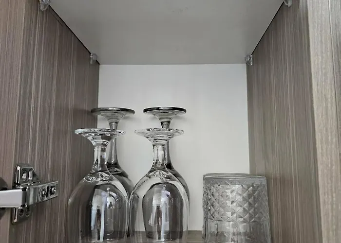 Elegant With Balcony Unit 625 - 6th Floor - Near Ateneo De Cebu - High Speed Internet - Northwoods Place Aparthotel Mandaue City